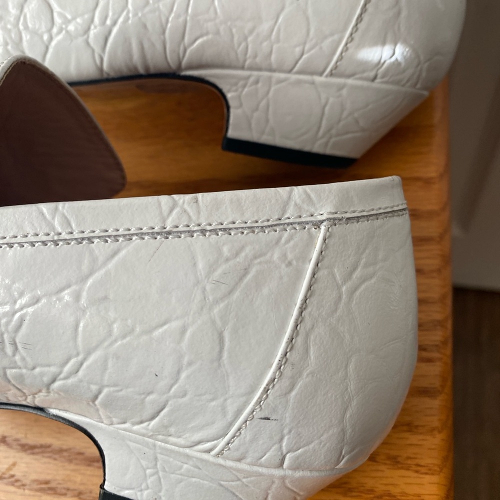 SHUTZ Emelie Pointed Toe Loafer in White Croc Embossed Leather SZ 7.5B - Picture 13 of 15